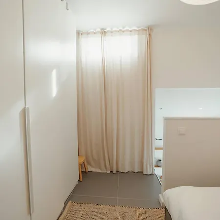 Apartment Modern By Hosty *