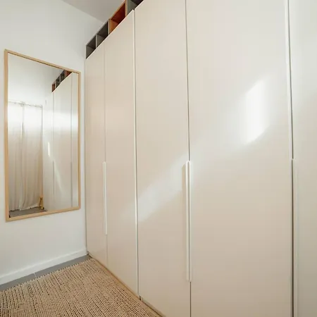 Apartment Modern By Hosty *