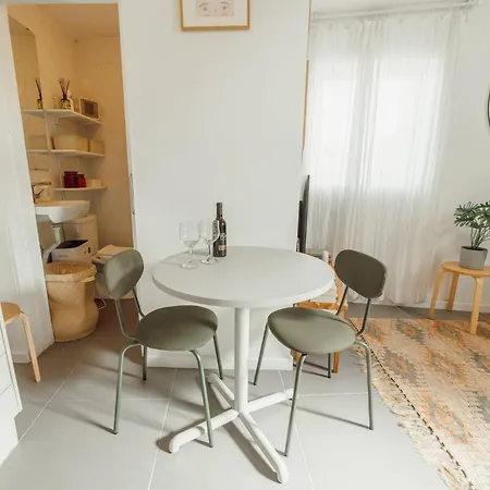 Modern By Hosty *